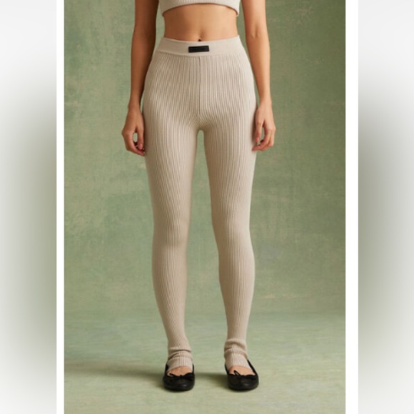 Womens Essentials Legging SOLD OUT ON SITE - Picture 2 of 2